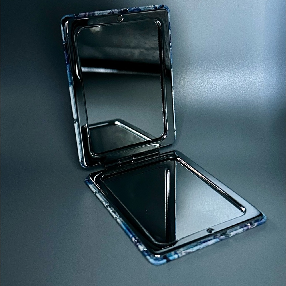 Compact mirror - Picture 2 of 3